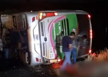 Quatro pessoas morrem e 11 ficam feridas em acidente de ônibus na Bahia