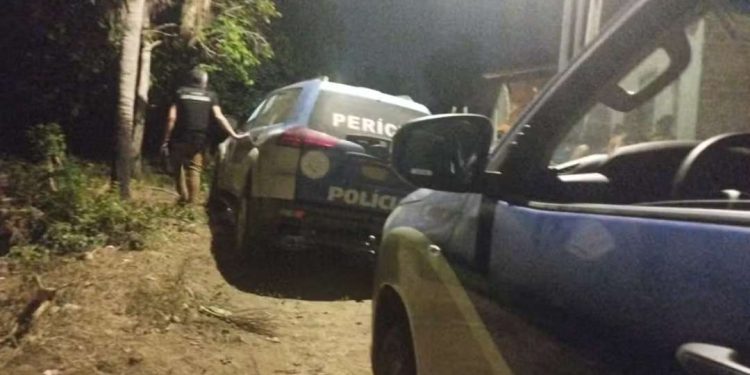 Adolescente de 17 anos é denunciado à polícia pelo pai após confessar participação em homicídio em Feira