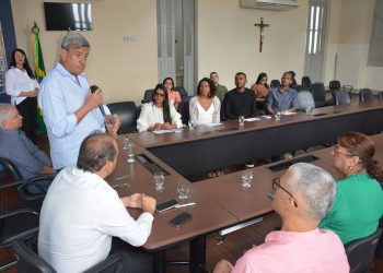 Colbert Filho dá posse a mais quatro professores na Educação Municipal