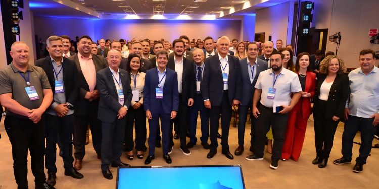 José Ronaldo participa do Prefeito de Sucesso e reforça estratégias para impactar gestão de Feira