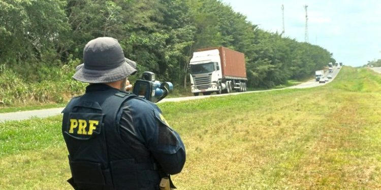 Sábado marcado por flagrantes alarmantes de excesso de velocidade na BR 324