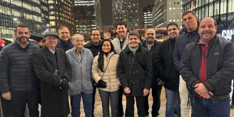 José Ronaldo busca experiências exitosas na Inglaterra para modernizar Feira de Santana