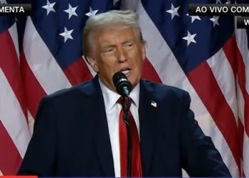 Trump discursa em tom de vitória durante evento nesta madrugada na Flórida