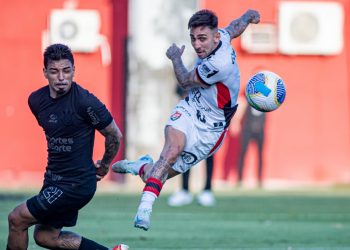 Vitória sofre virada e perde para o Corinthians no Barradão