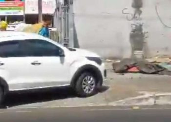 Carro passa por cima de corpo na Feira de São Joaquim