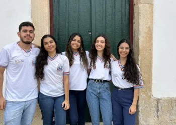 Estudantes baianos desenvolvem repelente natural para combater mosquitos