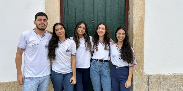 Estudantes baianos desenvolvem repelente natural para combater mosquitos