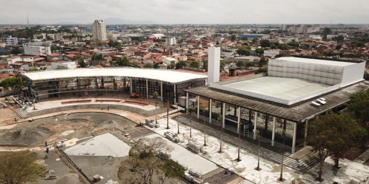Jerônimo Rodrigues entrega novo Teatro e Centro de Convenções de Feira de Santana