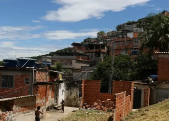 Senado aprova recursos para regularizar favelas e áreas de invasão