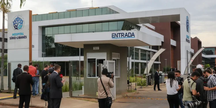 Lula passa por cirurgia em São Paulo para drenagem de hematoma