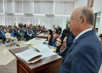 José Ronaldo é diplomado e garante anunciar secretariado antes do Natal