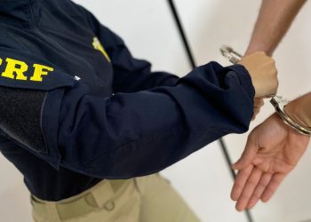 Motorista de ônibus é preso pela PRF com mandado de prisão por feminicídio na BR 116