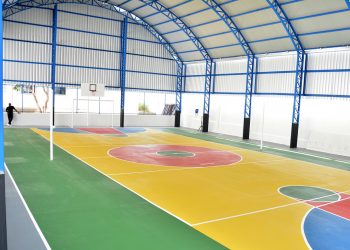 Prefeitura de Feira entrega duas quadras poliesportivas em escolas de Humildes