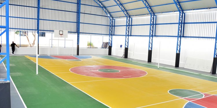 Prefeitura de Feira entrega duas quadras poliesportivas em escolas de Humildes
