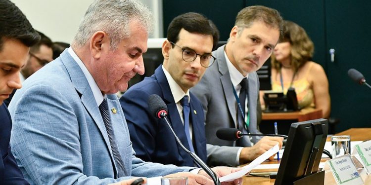 Congresso tenta aprovar Orçamento antes do recesso