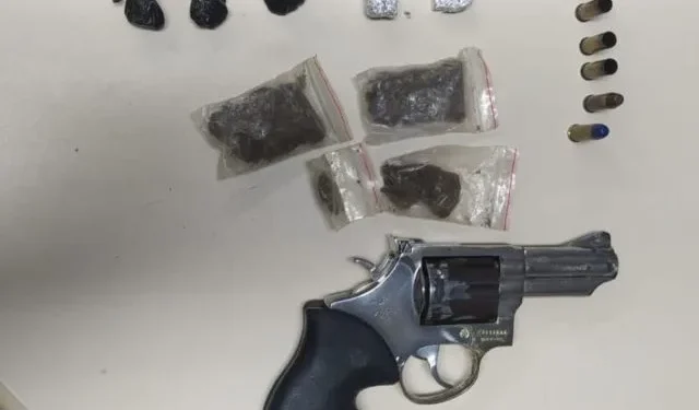 Confronto com a PM resulta em morte e apreensão de arma e drogas