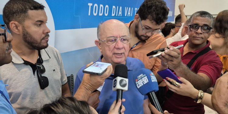 José Ronaldo anuncia 17 secretários e mais nomes serão apresentados na segunda-feira