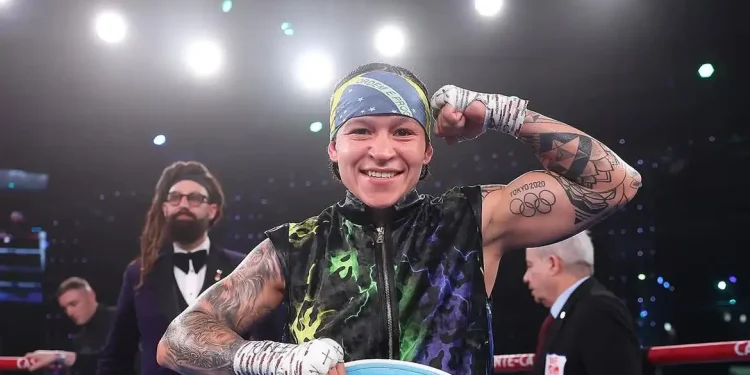 Bia Ferreira bate francesa e mantém cinturão de campeã mundial de boxe