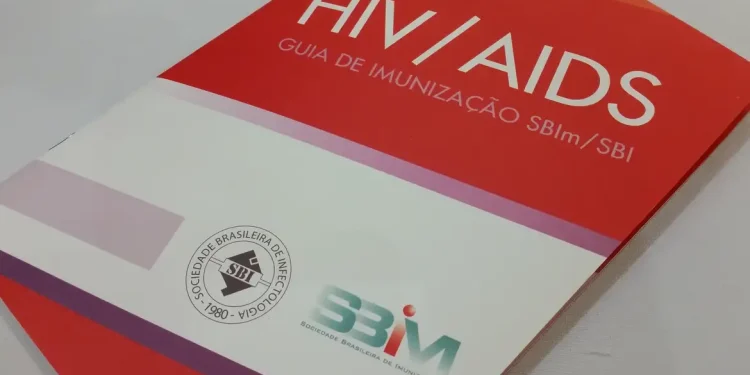 Geriatra chama atenção para aumento de casos de HIV em idosos