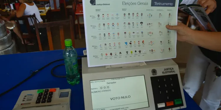 Voto impresso e contagem de cédulas: o que prevê projeto aprovado pela Câmara