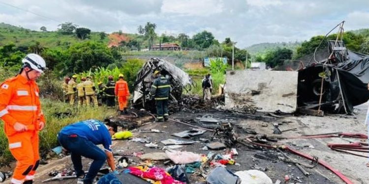 Polícia Civil identifica 15 corpos de vítimas de acidente na BR-116