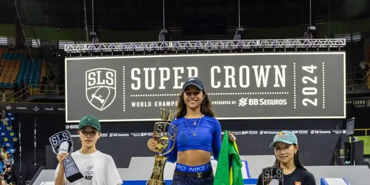 Rayssa Leal vence no fim e se torna tricampeã mundial de skate street