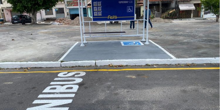 Distritos e povoados de Humildes e Jaíba ganham modernos abrigos em pontos de ônibus