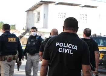 Ação conjunta das policiais Civil e Rodoviária Federal apreende carro roubado em Feira de Santana