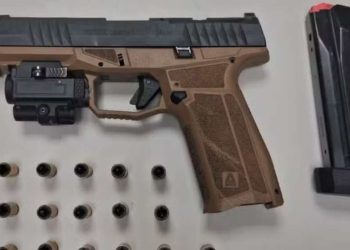 Casal se envolve em acidente de trânsito e é preso por porte ilegal de arma em Feira de Santana