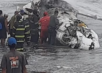 Jatinho ultrapassa a pista do aeroporto de Ubatuba e explode; piloto morreu