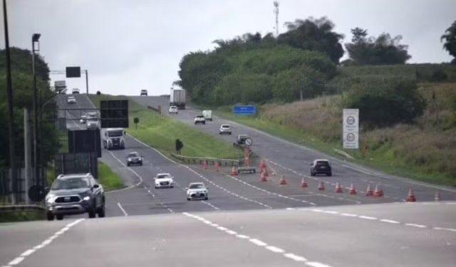 Passageiros são assaltados durante viagem de ônibus na BR 324