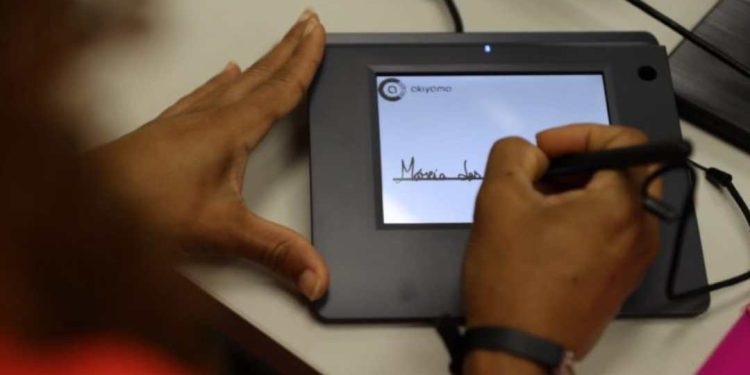 Nova carteira de identidade será emitida de graça em escolas estaduais a partir desta segunda