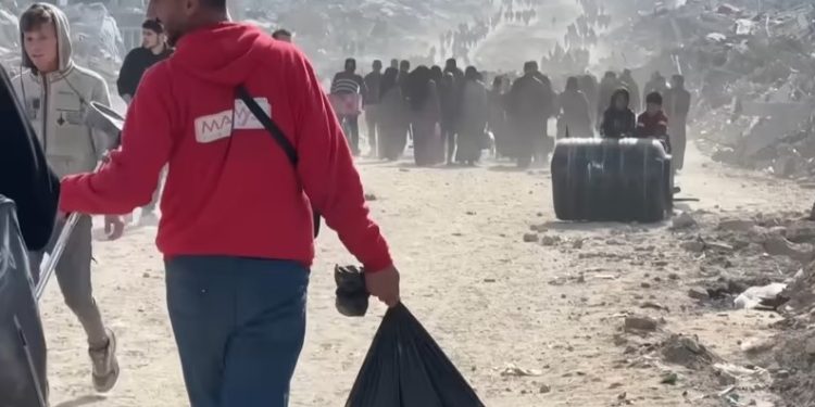 Palestinos começam a retornar para uma Gaza devastada