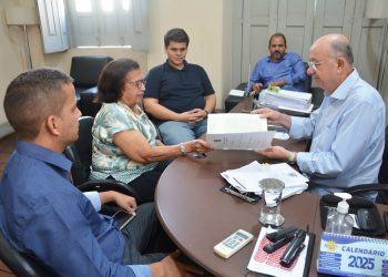 Prefeito José Ronaldo assina escritura de doação de terreno para construção de creche em Bonfim de Feira