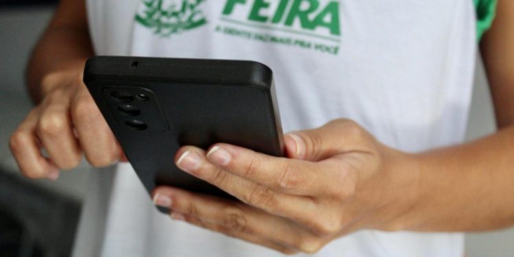 Secretaria de Educação adota restrição ao uso de celulares em sala de aula
