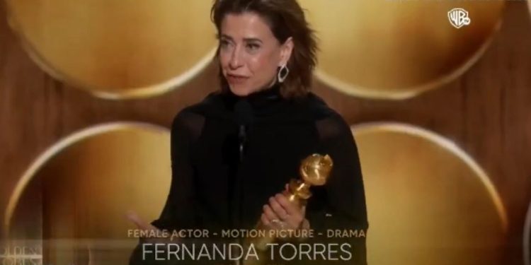 Fernanda Torres leva Globo de Ouro por atuação em Ainda Estou Aqui