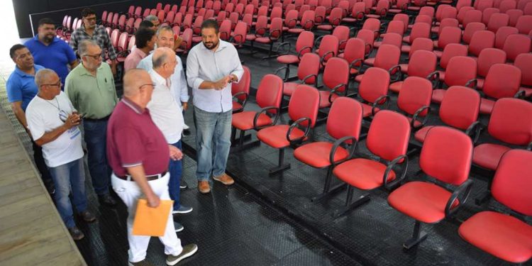 Prefeito José Ronaldo faz inspeção de equipamentos públicos