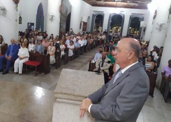 José Ronaldo destaca disposição para governar em missa de ação de graças após a posse