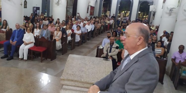 José Ronaldo destaca disposição para governar em missa de ação de graças após a posse
