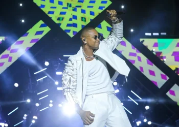 Léo Santana dá as boas-vindas a 2025 no Festival Virada Salvador