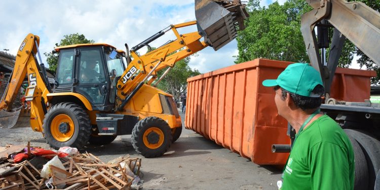 Mais de 8.250 quilos de lixo e resíduos são retirados do Centro de Abastecimento