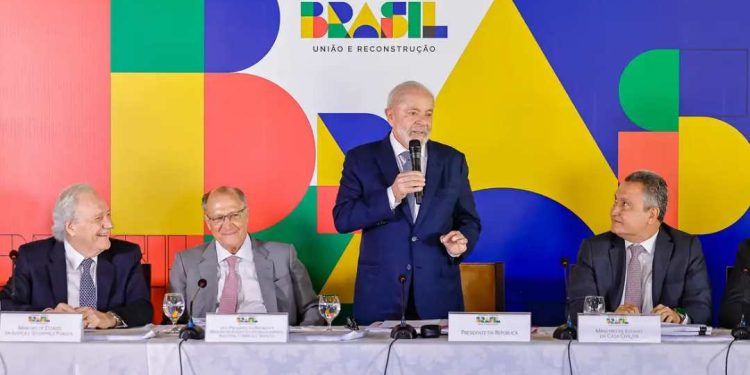 Prioridade do governo em 2025 é baratear os alimentos, diz Lula