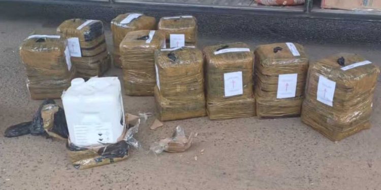 Carga de 250 kg de ácido altamente nocivo e controlado pelo Exército é apreendida em Feira de Santana