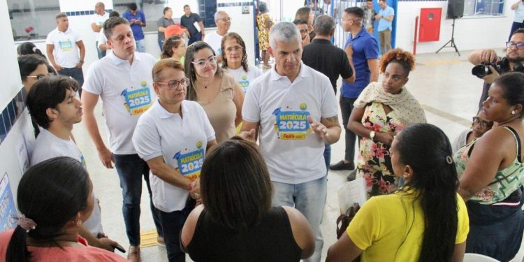 Primeiro dia de matrículas nas escolas municipais ocorre com tranquilidade