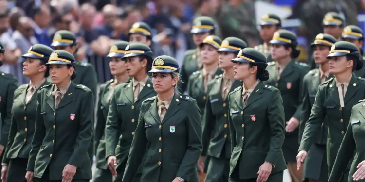 Sete mil mulheres se alistam no serviço militar em 2 dias