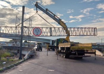 Novo pórtico de sinalização reforça segurança no Complexo de Viadutos Dr. Miraldo Gomes
