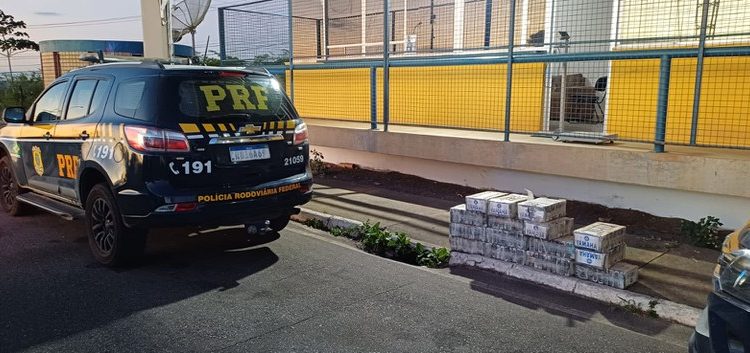PRF apreende 166 kg de cocaína escondidos em compartimento falso de caminhão