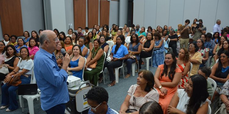 Prefeito defende parceria com professores para tornar Ideb de Feira o melhor do país