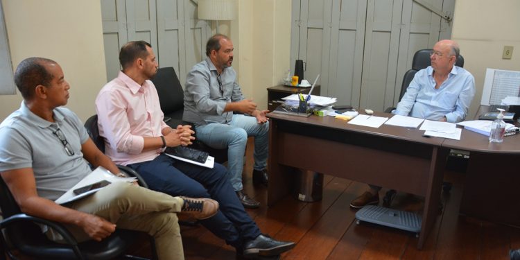 José Ronaldo determina levantamento técnico para revitalizar o Centro de Abastecimento