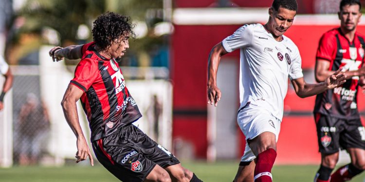 Vitória e Jacuipense empatam no Barradão pelo Campeonato Baiano